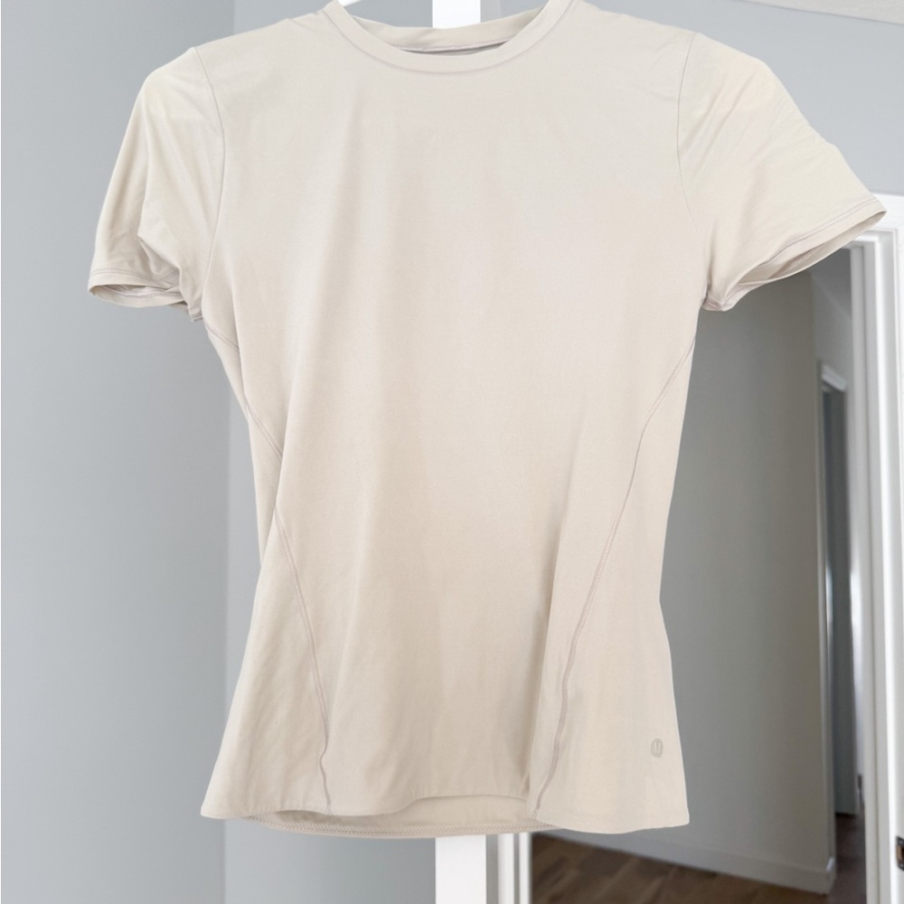 Lululemon wundermost ultra soft nulu hip length crewneck shirt size S Mojave tan